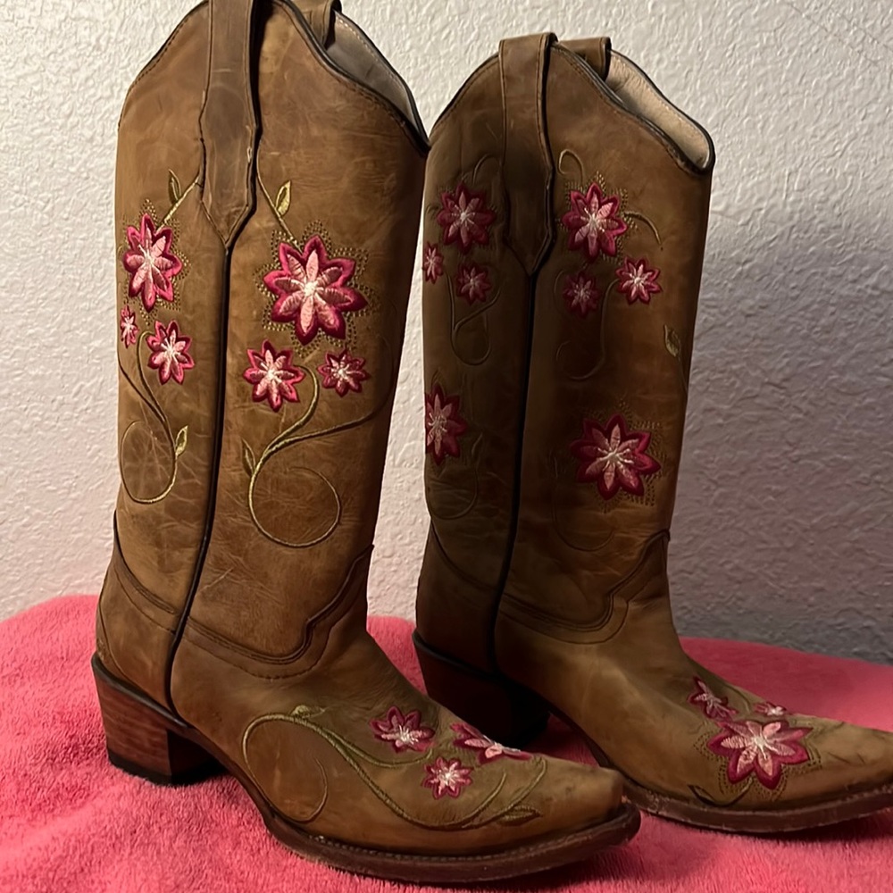 Women’s cowboy boots, size 7 made in Mexico